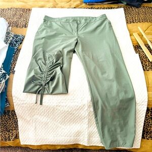 Chico size 3 crop pant olive green